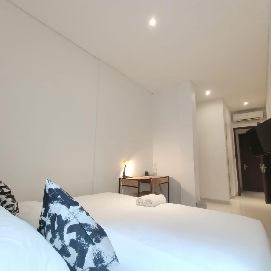 Tengah Tengah Jakarta Luaran gambar
